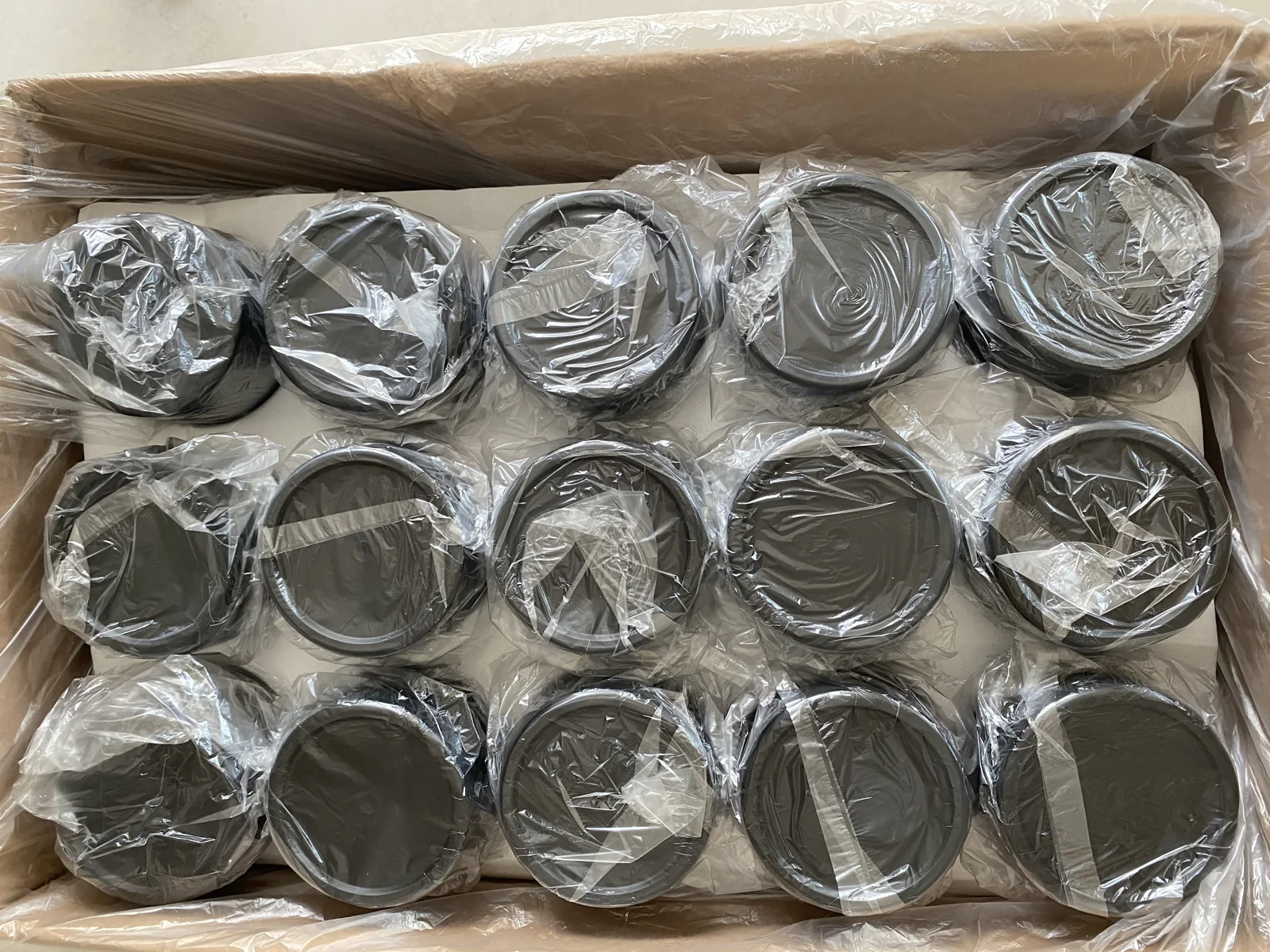 Bagged cosmetic containers packed inside cartons